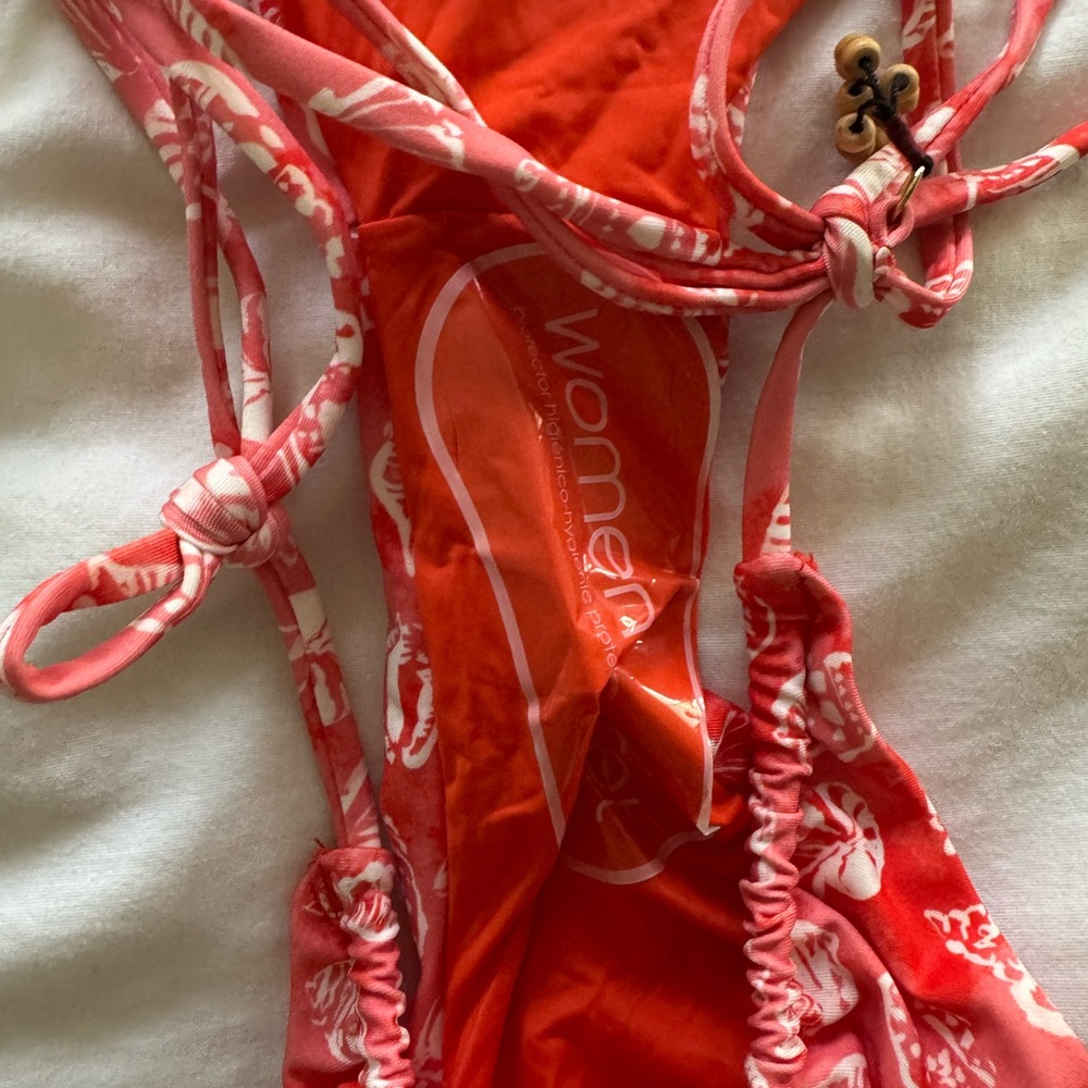 Red Bikini Set with Shell Print - Picture 3 of 10